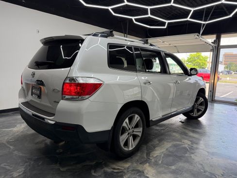 Used 2013 Toyota Highlander Limited AWD/4WD image 2