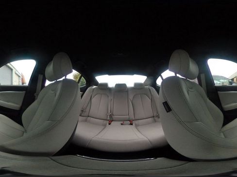 Used 2025 Genesis G70 2.5T image 43