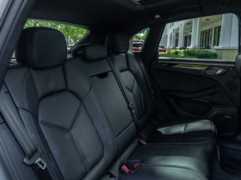 Used 2025 Porsche Macan AWD/4WD image 23