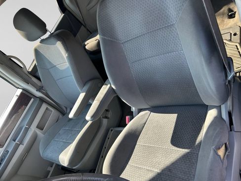 Used 2010 Chrysler Town & Country Touring FWD image 20