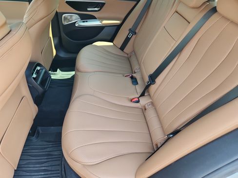 Used 2024 Mercedes-Benz E 350 4MATIC Sedan image 17