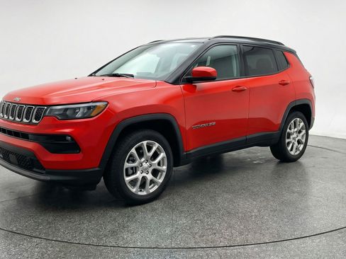 Used 2025 Jeep Compass Limited image 3