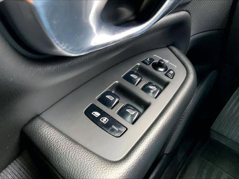 Used 2021 Volvo XC90 T5 Momentum w/ Protection Package Premier image 35