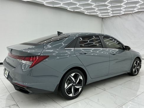 Used 2022 Hyundai Elantra SEL w/ Convenience + Premium Package FWD image 12