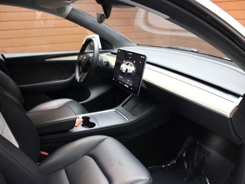 Used 2023 Tesla Model Y Long Range image 18