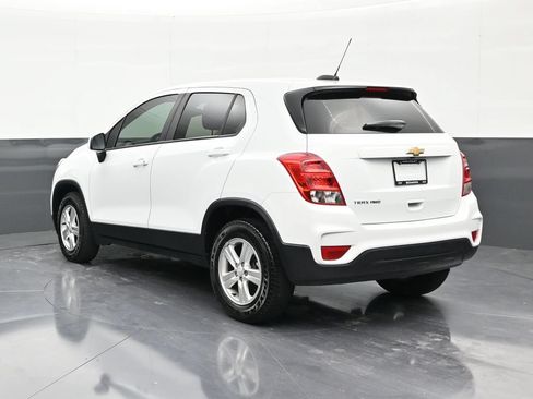 Used 2021 Chevrolet Trax LS AWD/4WD image 3
