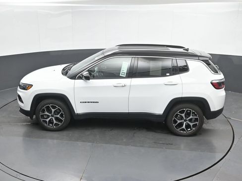 Used 2025 Jeep Compass Limited AWD/4WD image 37