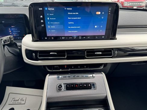 Used 2025 Lincoln Aviator AWD w/ Equipment Group 101A image 32