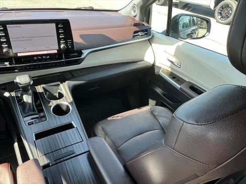 Certified 2024 Toyota Sienna Platinum AWD/4WD image 18
