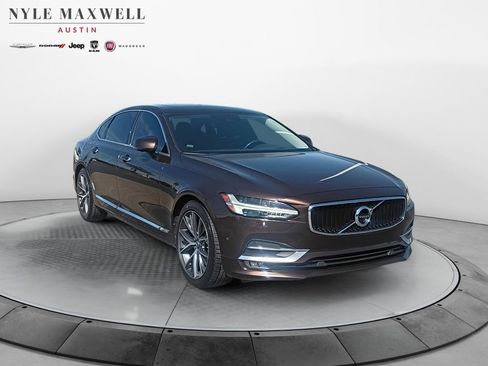 Used 2018 Volvo S90 T5 Momentum w/ Convenience Package image 2