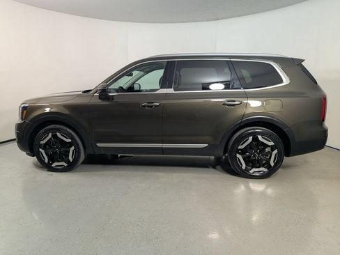 Used 2024 Kia Telluride S FWD image 4