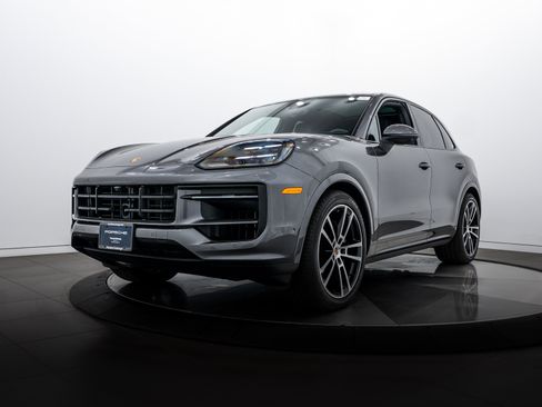 Certified 2025 Porsche Cayenne image 1