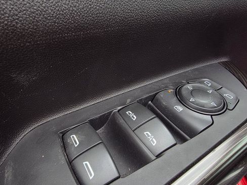 Used 2023 GMC Acadia SLT w/ Elevation Edition image 9