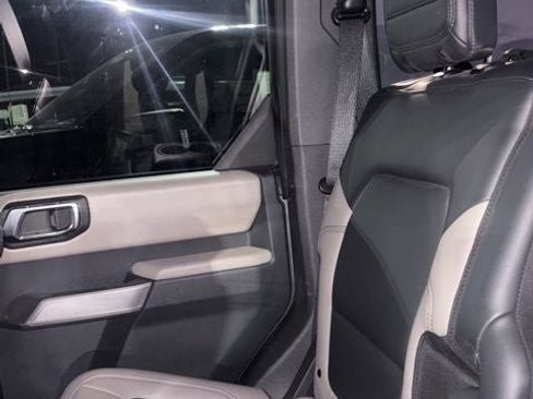 Used 2023 Ford Bronco Wildtrak image 26