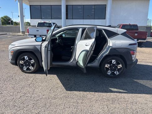Used 2025 Hyundai Kona SEL FWD image 4