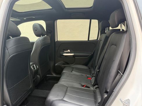 Used 2020 Mercedes-Benz GLB 250 4MATIC image 17