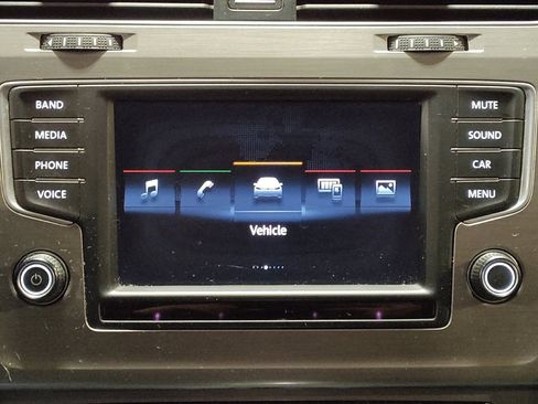 Used 2016 Volkswagen Golf S image 25