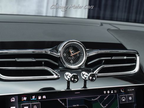 Used 2023 Bentley Bentayga Plug-In Hybrid image 13