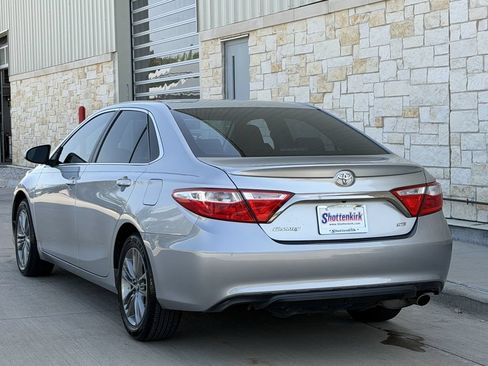 Used 2017 Toyota Camry SE FWD image 4