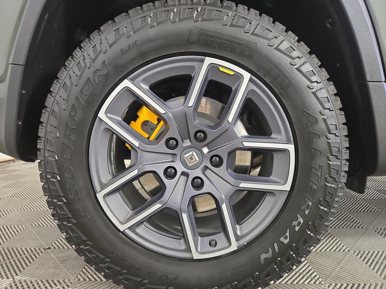 Used 2022 Rivian R1T Launch Edition AWD/4WD image 12