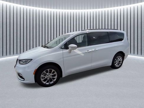 Used 2022 Chrysler Pacifica Touring-L AWD/4WD image 7