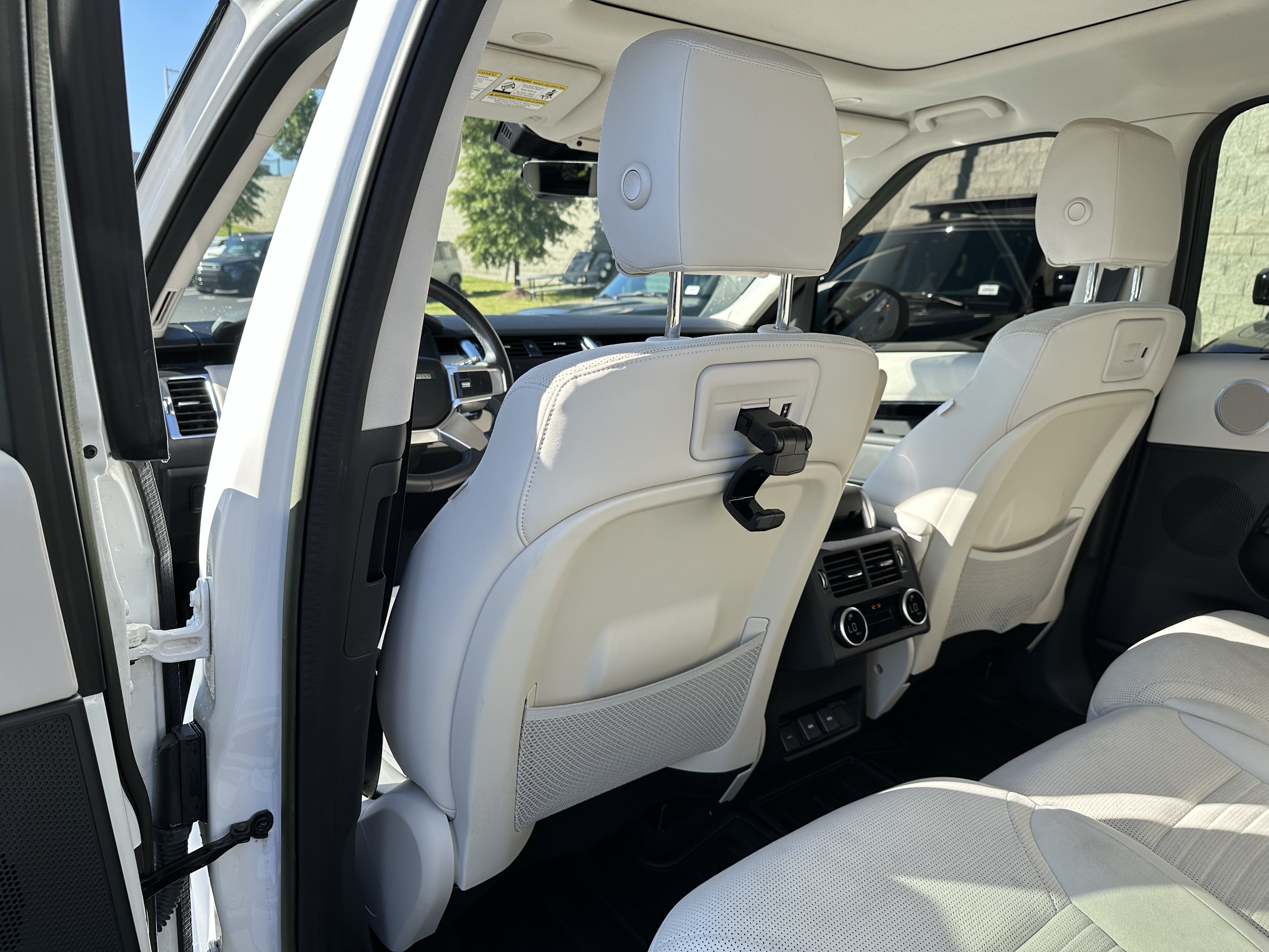 Certified 2023 Land Rover Discovery S AWD/4WD image 33