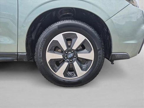Used 2017 Subaru Forester 2.5i Limited AWD/4WD image 9