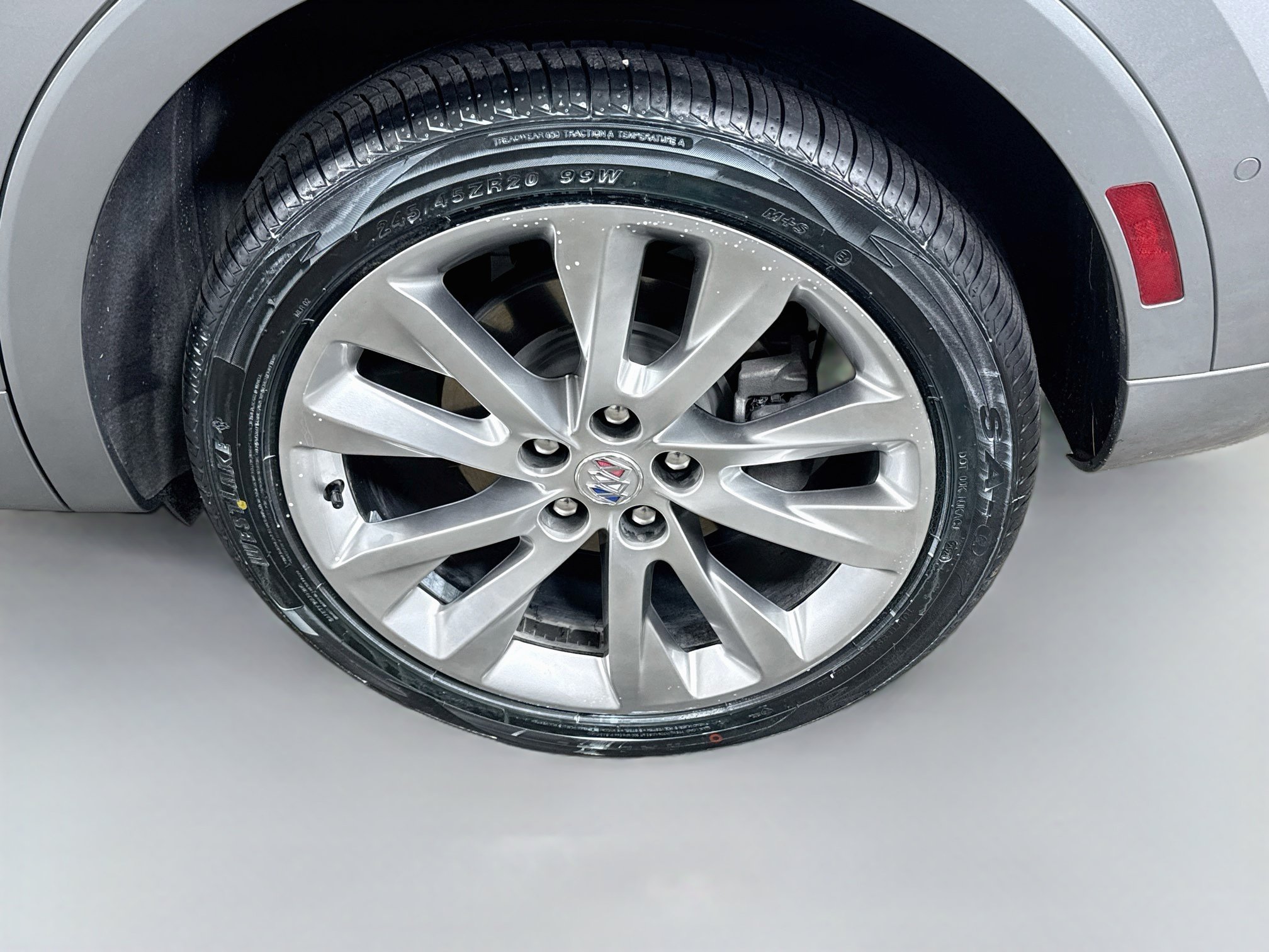 Used 2023 Buick Envision Avenir AWD/4WD image 30