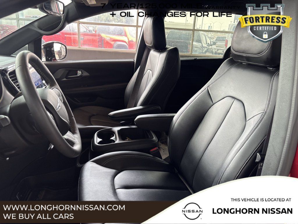 Used 2025 Chrysler Pacifica Select AWD/4WD image 22