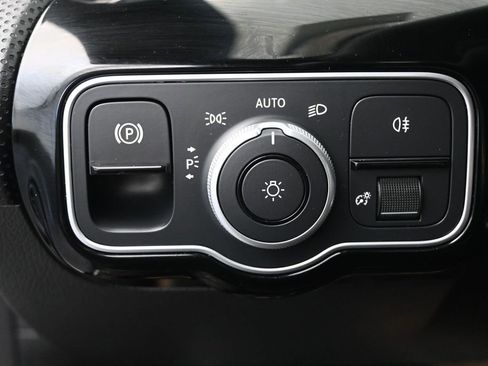 Used 2025 Mercedes-Benz CLA 250 4MATIC image 32
