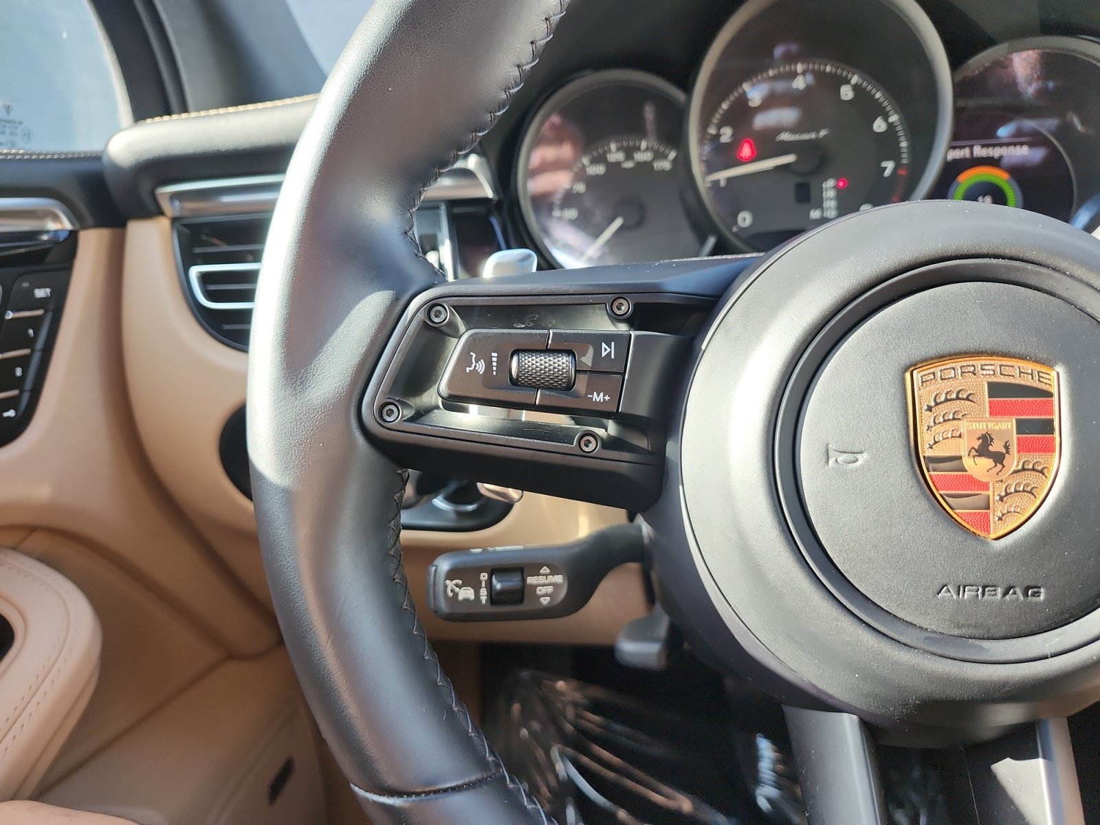 Used 2024 Porsche Macan AWD/4WD image 28