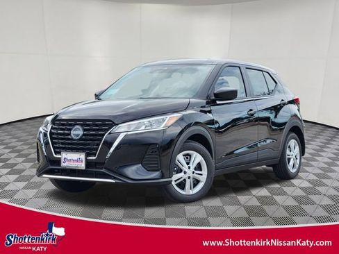 New 2025 Nissan Kicks Play S image 1