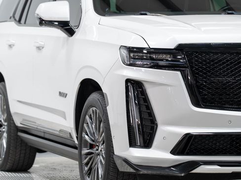 Used 2023 Cadillac Escalade V image 2