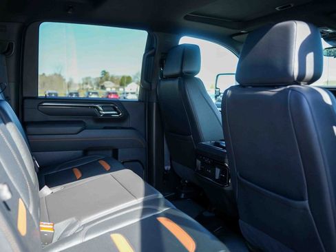 Used 2025 GMC Sierra 2500 AT4 w/ AT4 Premium Plus Package AWD/4WD image 19