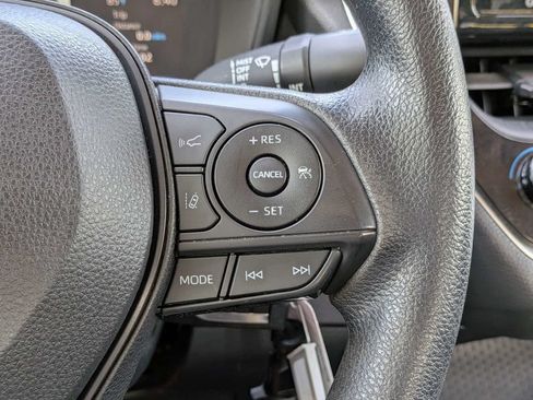 Used 2022 Toyota Corolla LE FWD image 24
