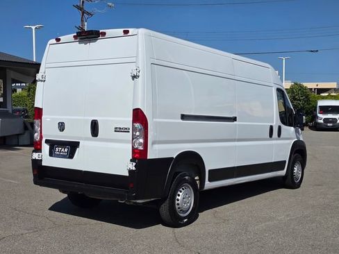 Used 2024 RAM ProMaster 2500 w/ Convenience Group FWD image 4