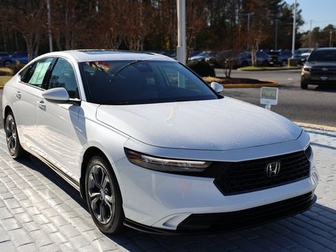 Used 2023 Honda Accord EX image 7