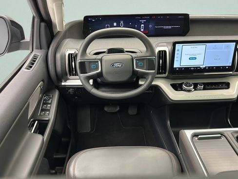 Used 2025 Ford Expedition Active AWD/4WD image 12