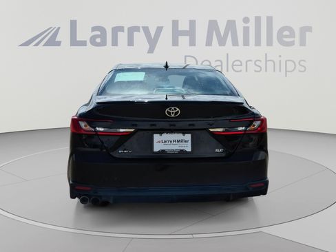 Certified 2025 Toyota Camry SE FWD image 4