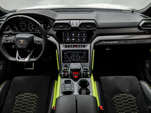 Used 2022 Lamborghini Urus AWD/4WD image 37