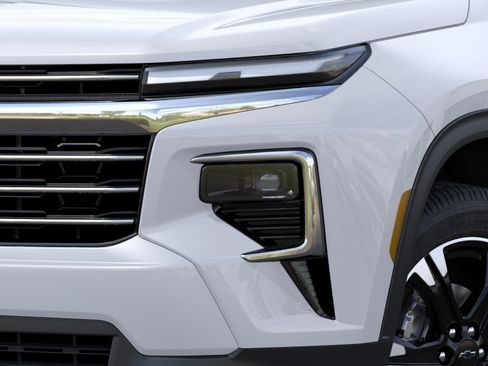 New 2027 Chevrolet Traverse LT w/ Sun and Wheel Package FWD image 10