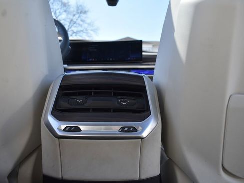 Used 2025 BMW 760i xDrive w/ Executive Package AWD/4WD image 31