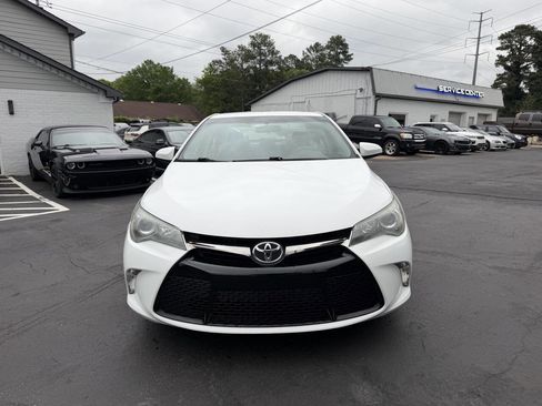 Used 2015 Toyota Camry SE FWD image 2