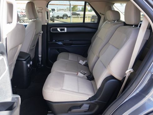 Certified 2021 Ford Explorer 2WD image 16