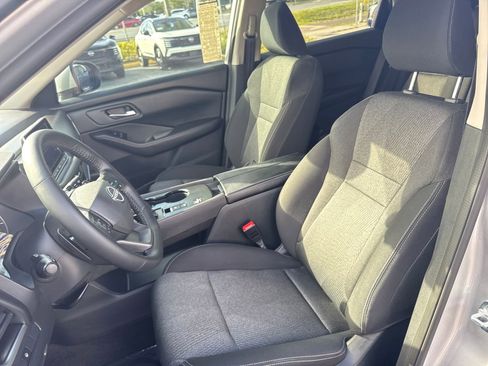 Certified 2025 Nissan Rogue SV FWD image 30