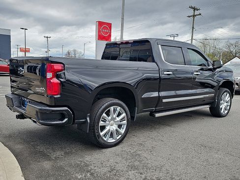 Used 2022 Chevrolet Silverado 1500 High Country w/ High Country Premium Package AWD/4WD image 4