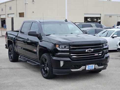 Used 2017 Chevrolet Silverado 1500 LTZ Z71 w/ Realtree Edition AWD/4WD image 3