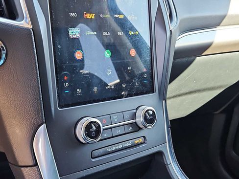 Used 2024 Ford Edge Titanium image 24