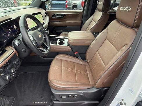 Used 2025 Chevrolet Tahoe High Country AWD/4WD image 17
