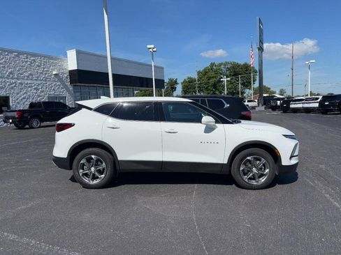 Used 2025 Chevrolet Blazer LT AWD/4WD image 2